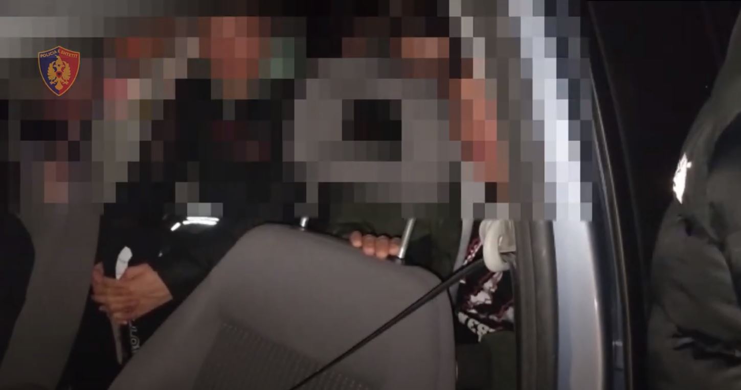 “Road Guard 54” gjen 8 persona në një makinë, arrestohet vlonjati