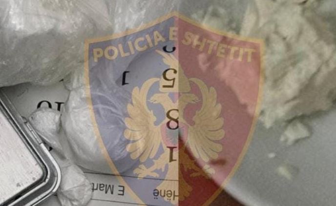 Furnizonte lagjet e Tiranës me kokainë, përfundon në pranga i riu