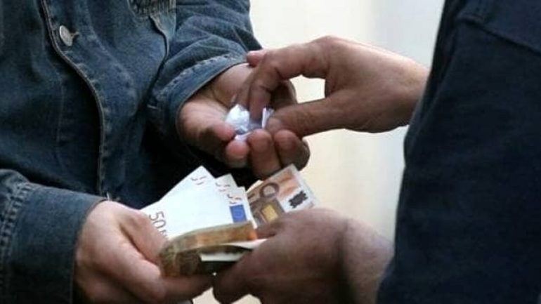 U kap duke shitur doza kokaine, pranga 22-vjeçarit shqiptar në Itali