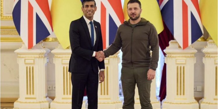 Sunak i premton Zelenskyt mbështetje afatgjatë për Ukrainën