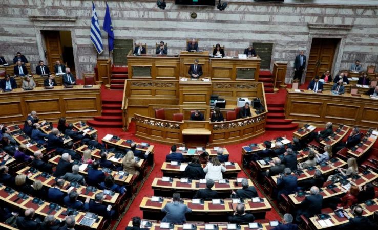 Pas shumë orësh diskutime, rrëzohet mocioni i mosbesimit ndaj qeverisë në Greqi