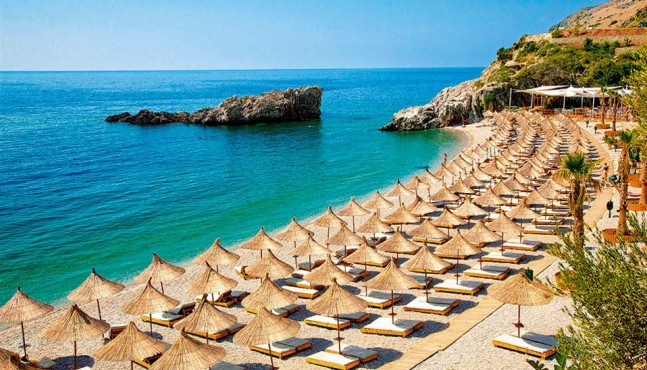 Shqipëria me rikuperimin më të shpejtë të turizmit në Europë, rritja më e lartë e net qëndrimeve për vitin 2022