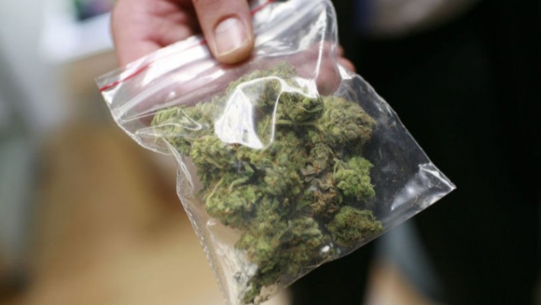 Shpërndanin doza kanabisi pranë shkollave, dy të arrestuar 