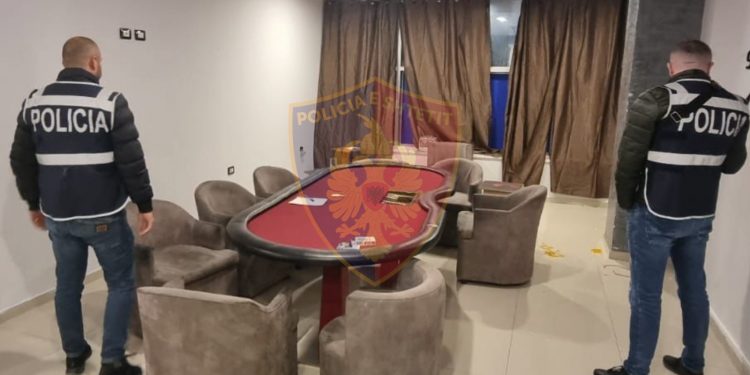 Organizonte lojëra pokeri në ambientet e lokalit, arrestohet 32-vjeçari