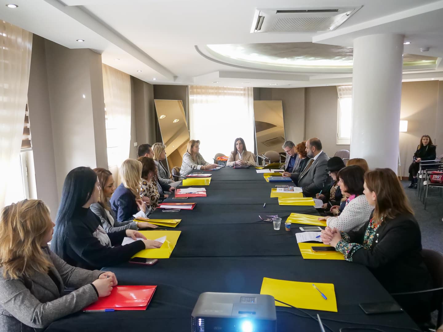 Dhuna në familje/ Mblidhet Komiteti Drejtues në Durrës, Sako: Shërbime gjithëpërfshirëse për viktimat