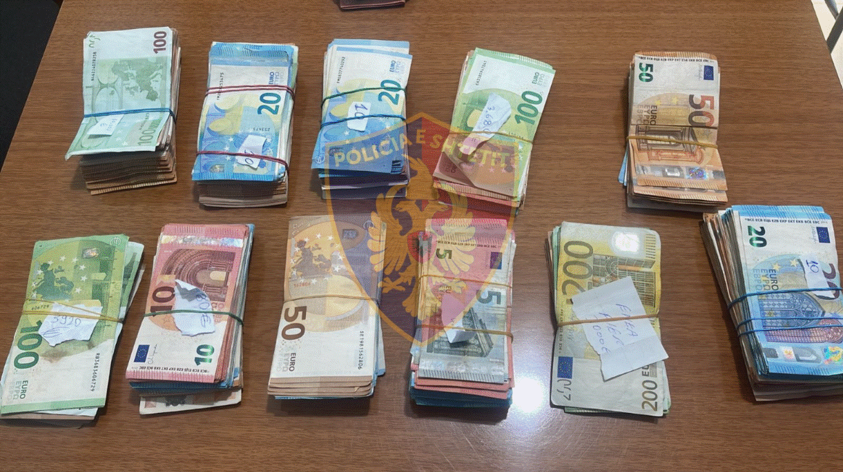 Sekuestrohen 125 mijë euro në portin e Durrësit, vihen në pranga 2 drejtuesit e autobusit