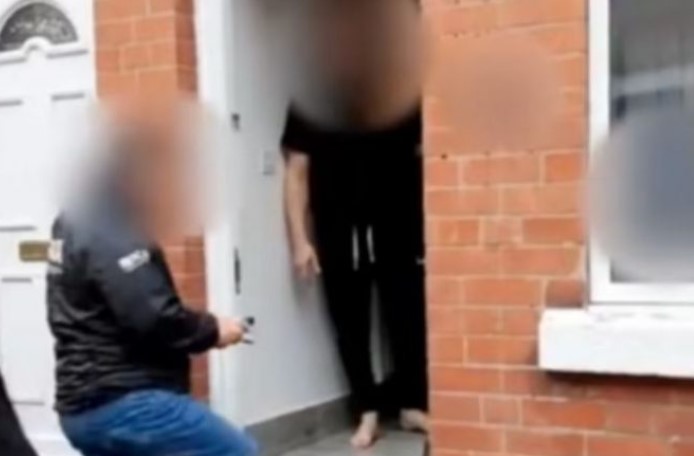 Trafikonin emigrantë me gomone drejt Britanisë, arrestohen 3 shqiptarë