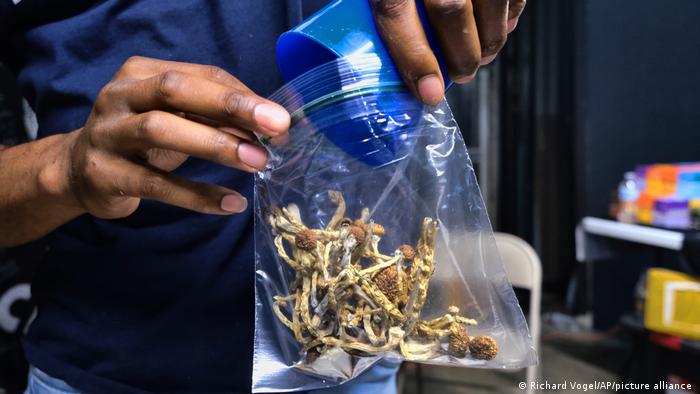 Australia legalizon drogën psikedelike për përdorim mjekësor