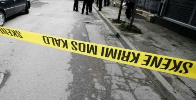 Durrës, gjendet një burrë i pajetë në trotuar