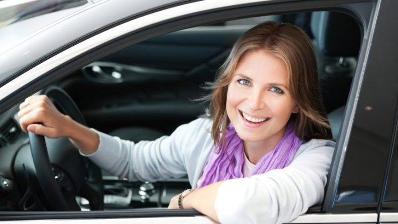 Studimi i fundit: Gratë janë shofere më të mira sesa burrat