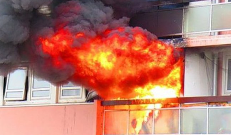 Përfshihet nga flakët tenda e një ballkoni, policia del me njoftimin e fundit