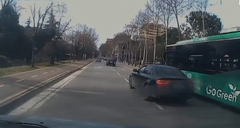 VIDEO E RE/ Momenti kur autobusi i Unazës merr përpara 9 makina