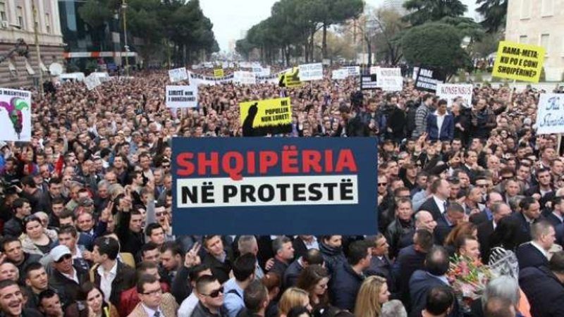 Protesta e opozitës/ “Uragani po vjen!”, Tedi Blushi: Ndryshimi i madh fillon nga sot!