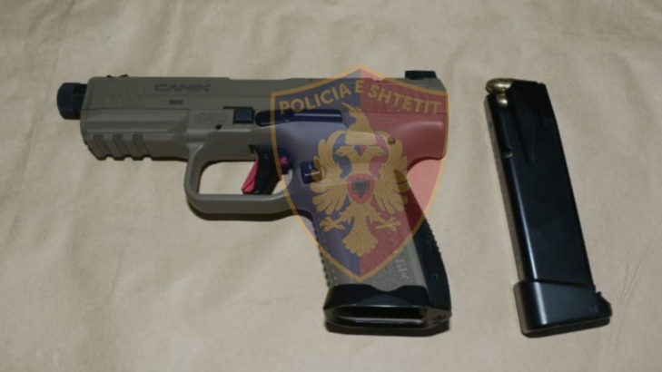 Qarkullonte me pistoletë në makinë dhe tentoi që t’i largohet policisë, arrestohet i riu në Lezhë