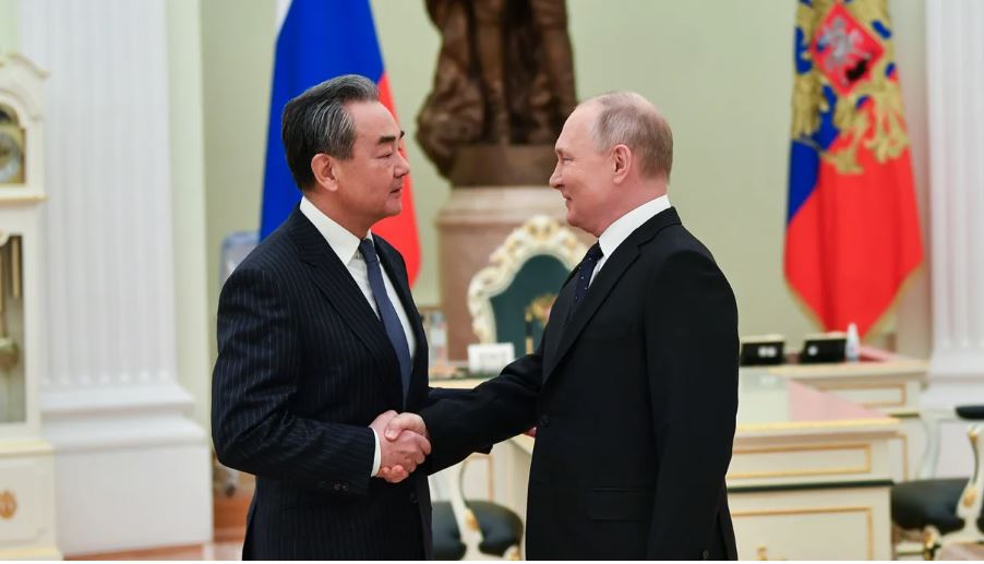 Sot një vit nga lufta në Ukrainë, Kina paraqet propozimin për të arritur neutralitetin mes dy shteteve