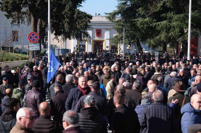 Këtë të enjte parlament dhe protestë