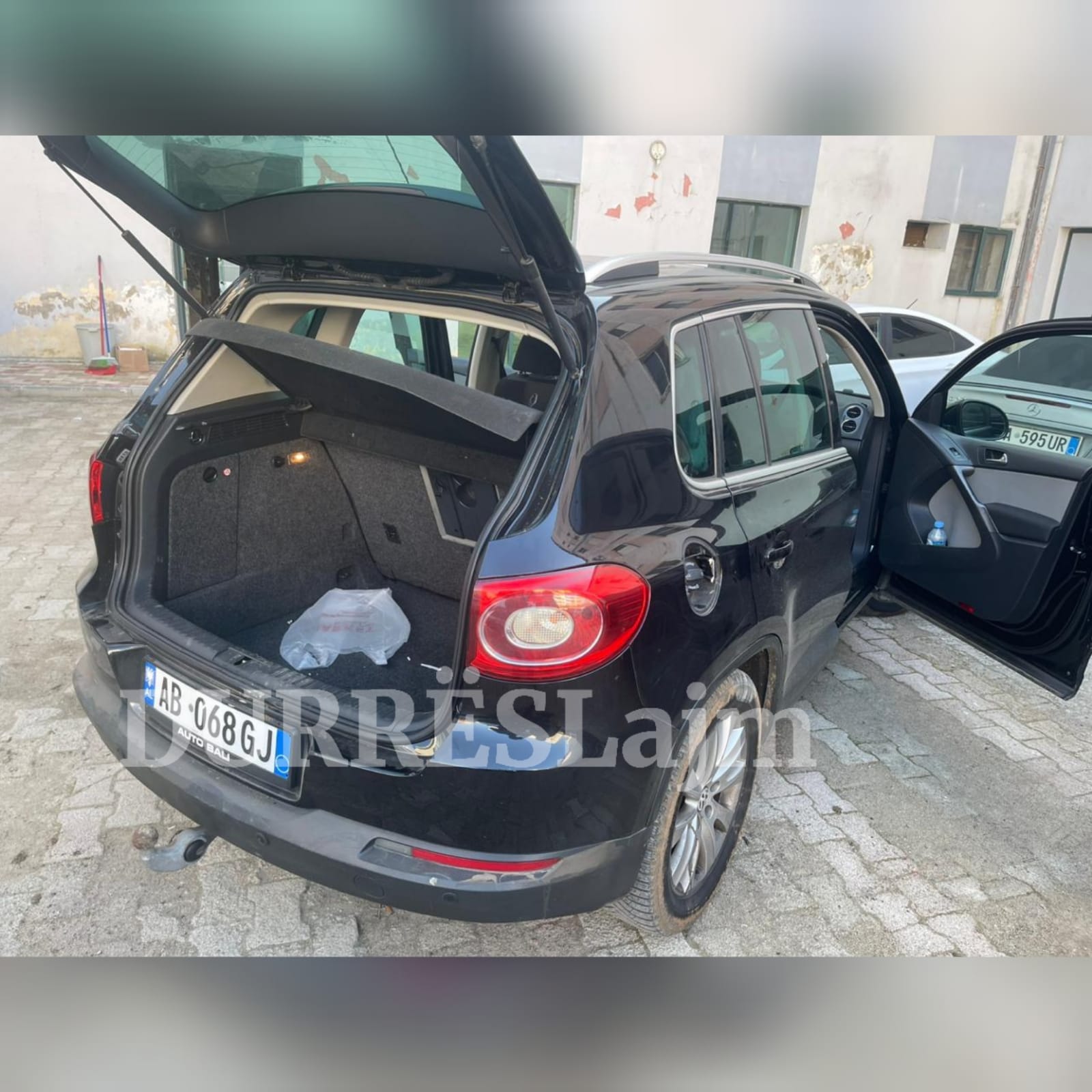 E kishte mbushur makinën me klandestinë, arrestohet 1 person në Durrës