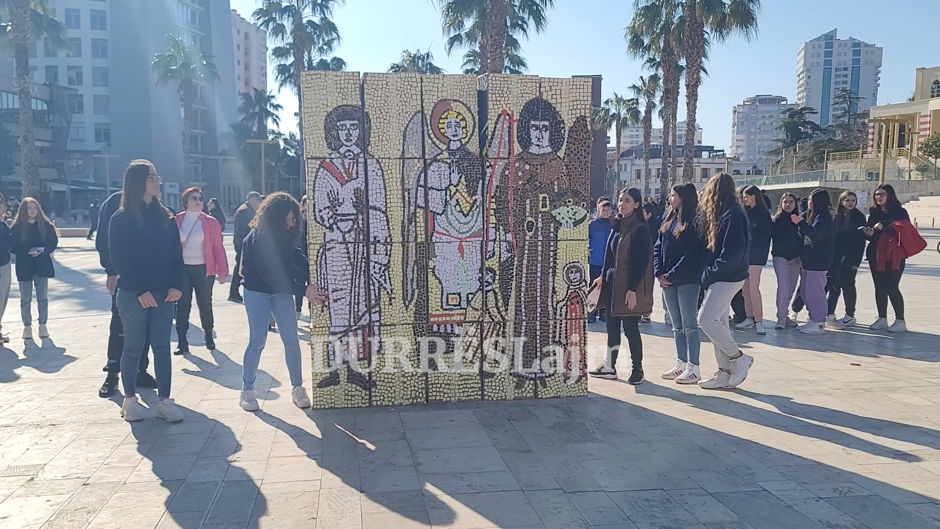 Surprizojnë nxënësit e shkollës &#8220;Jusuf Puka&#8221;, realizojnë 4 mozaikë të famshëm të Durrësit në puzzle 3D (VIDEO)