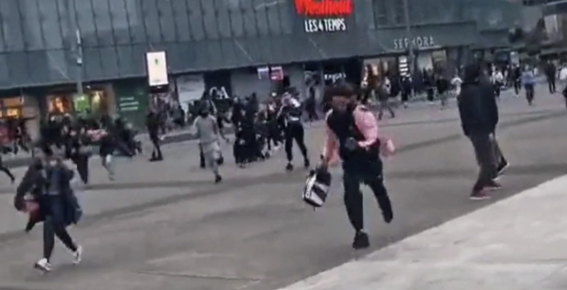 Panik në Paris: Një person vetëvritet në qendrën tregtare, njerëzit largohen me vrap (VIDEO)