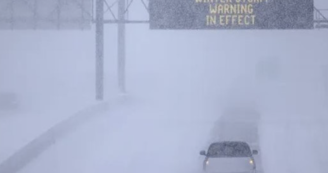 Moti i keq, stuhia e dëborës bllokon disa qytete në SHBA