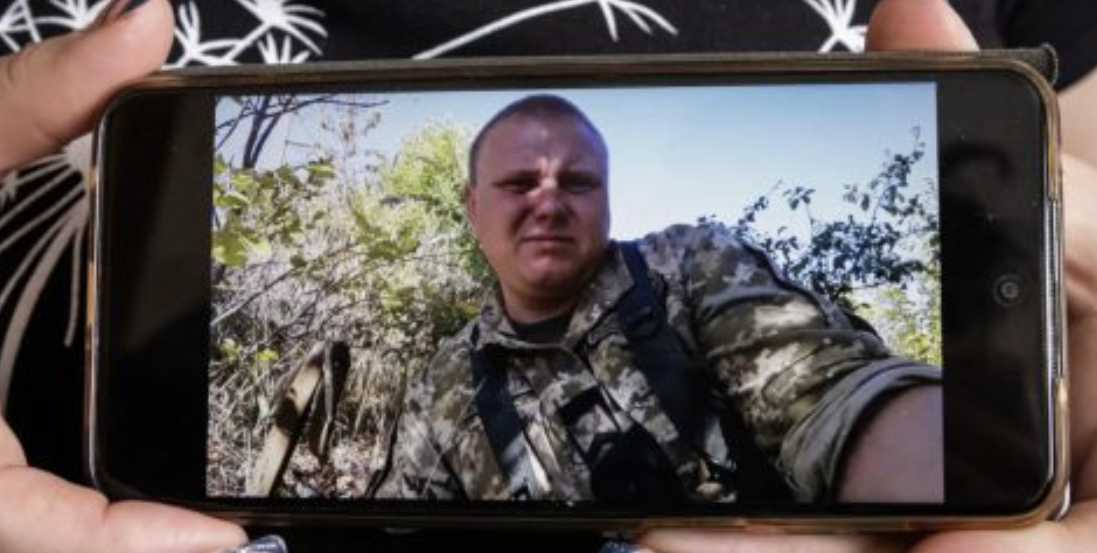 “Shihemi nesër, të dua…” historia prekëse e ushtarit të parë ukrainas që vdiq në luftën me Rusinë