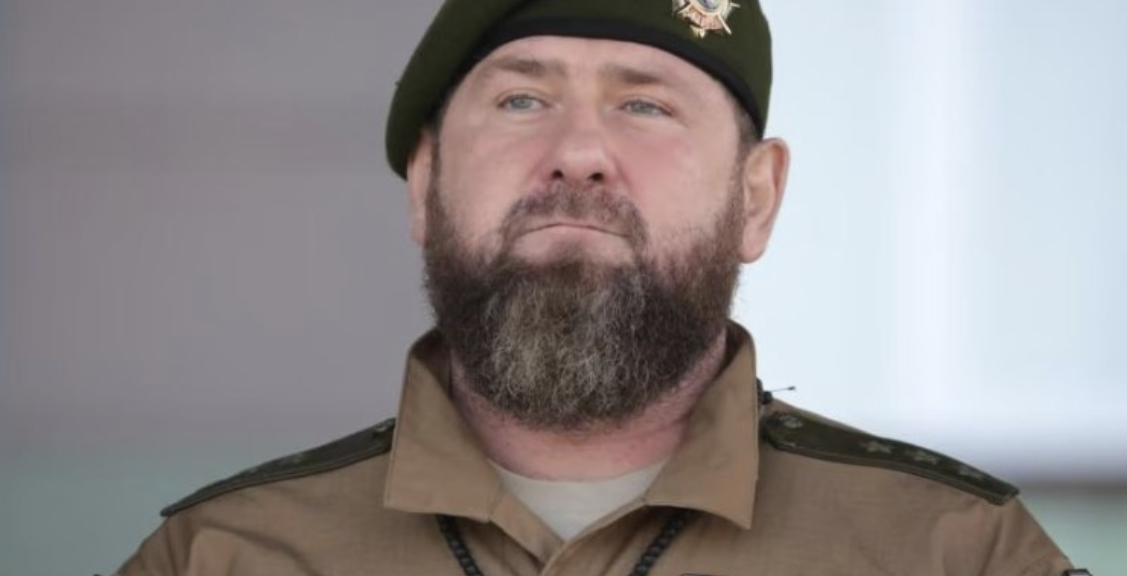 Lideri çeçen i jep vetes medaljen “Hero”