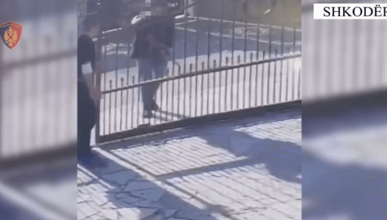 3 të rinjtë kërcënojnë me kallashnikov një person