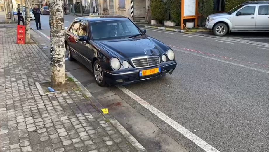 Makina aksidenton këmbësoren, 45-vjeçarja transportohet me urgjencë në spital