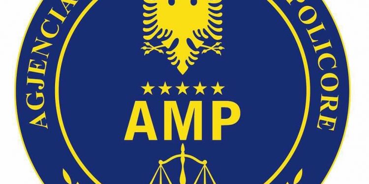 Ndihmoi dy shtetas të prisnin pyje në mënyrë të jashtëligjshme, pezullohet inspektori policisë