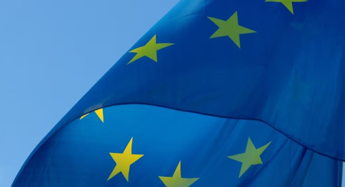 BE paralajmëron se Rusia po tenton të pengojë dialogun Kosovë-Serbi