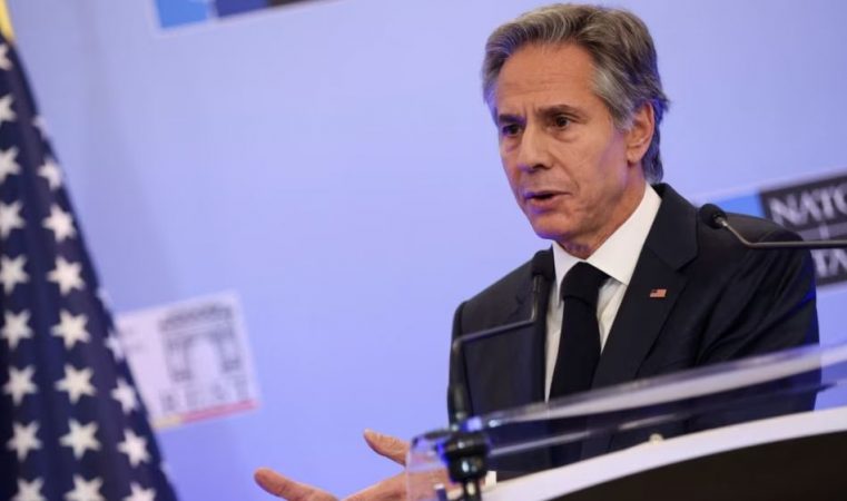 Paralajmëron Blinken: Kina mund t’i japë Rusisë armë për luftën në Ukrainë