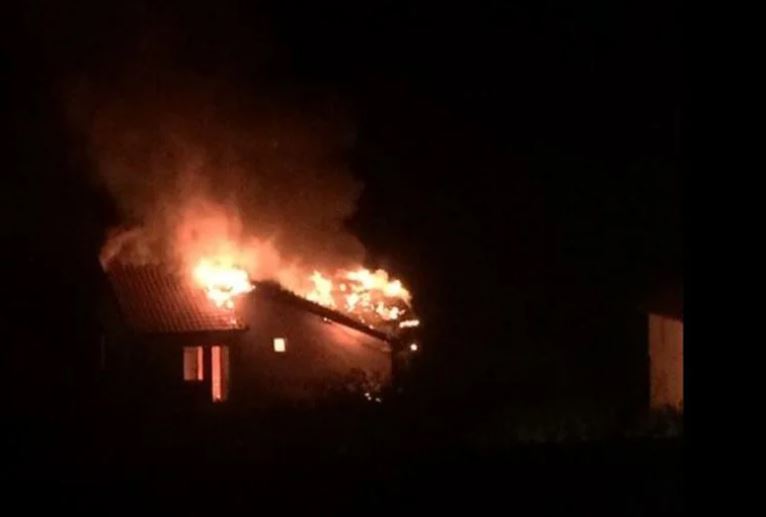 Digjet gjatë natës banesa, humb jetën tragjikisht 66-vjeçari