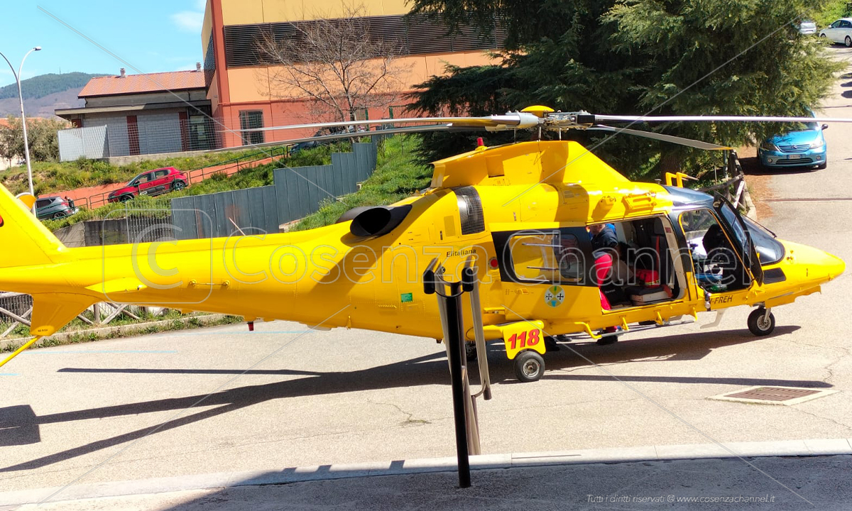 Humb kontrollin e makinës dhe përplaset me pemën, vdes tragjikisht në Itali 33-vjeçari shqiptar