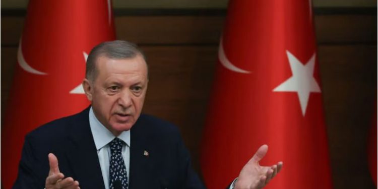 Erdogan premton 10 mijë lira për familjet e prekura nga tërmeti shkatërrues