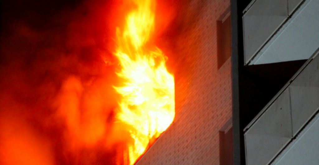 Zjarr në një banesë, s’dihen shkaqet
