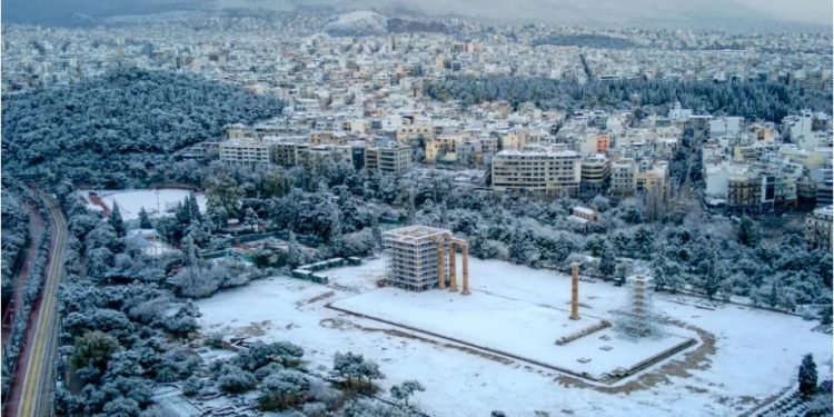 “Mos dilni nga shtëpia”, stuhia “mbërthen” Greqinë, ndalohet qarkullimi në disa akse të vendit
