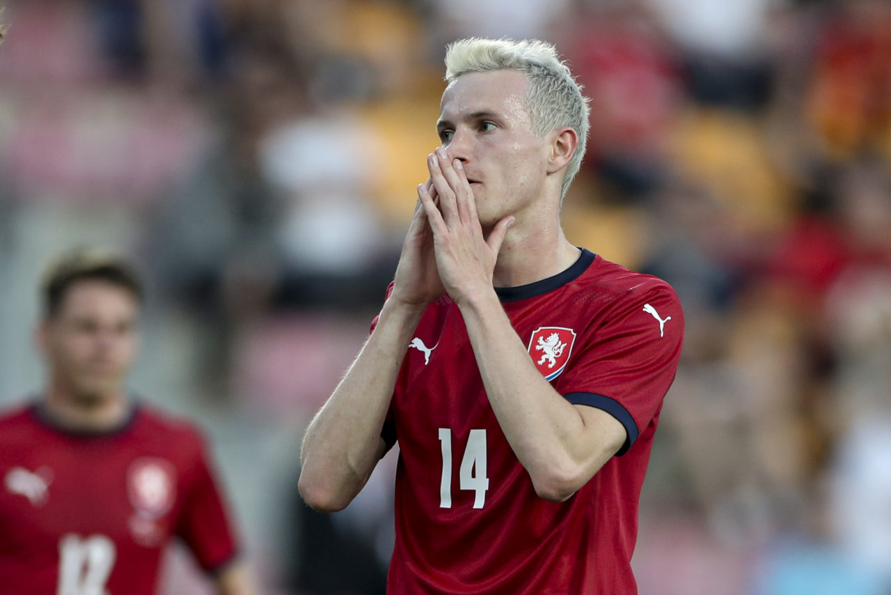 Ka luajtur në Serinë A dhe La Liga, pranon hapur homoseksualitetin e tij