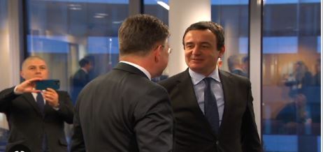 “Beogradi do të pranojë njohjen de facto të Kosovës”/ Kurti: Marrëveshja brenda vitit