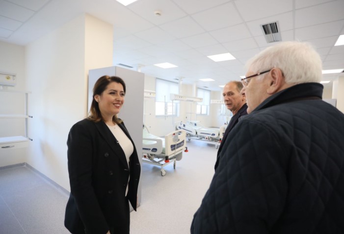 Instalohen aparaturat e reja/ Manastirliu: Gati spitali modern i Sëmundjeve të Brendshme në QSUT