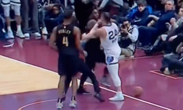 Basketboll/ Plas grushti midis dy yjeve të NBA