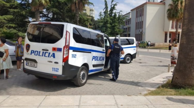 Plagosi me thikë 23-vjeçarin, arrestohet i riu nga Shijaku