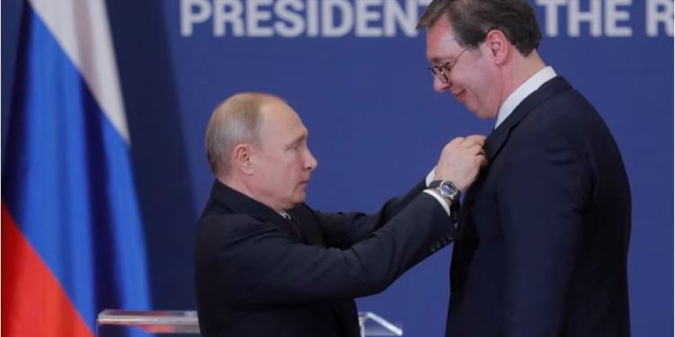 Putin mesazh Vuçiçit: Moska e vlerëson politikën e ndjekur nga Beogradi