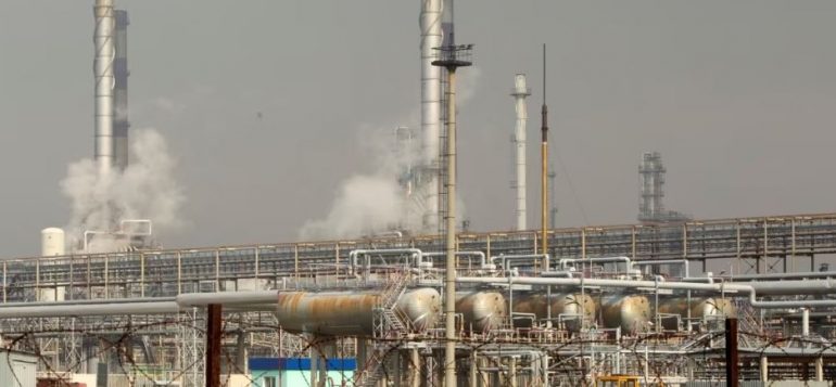 Rusia bllokon gazsjellësin që shkon në Evropë, shkurton furnizimet me naftë në Poloni