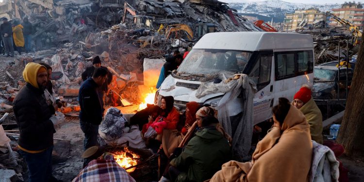 Mbi 15 mijë të vdekur nga tërmeti tragjik në Turqi dhe Siri, OBSH ngre alarmin