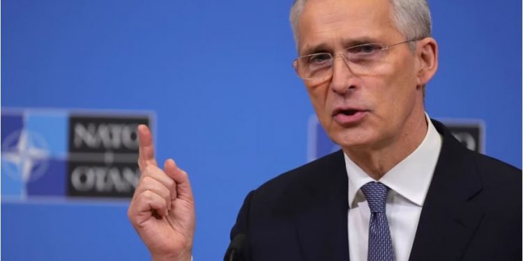 Shefi i NATO-s i kërkon Putinit të rishqyrtojë pezullimin e traktatit të armëve