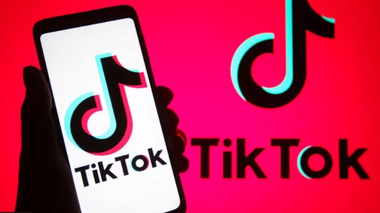 KE u ndalon punonjësve të mbajnë TikTok! Media sociale akuzohet se i dorëzon qeverisë kineze të dhënat e përdoruesve