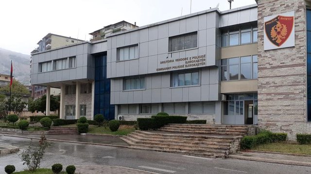 Arrestohet vëllai që rrahu motrën, nis procedimi edhe ndaj bashkëshortes së tij
