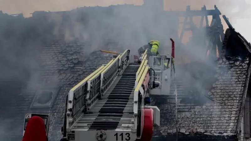 “7 plumba në çdo trup të viktimave”/ Tragjedia godet sërish, gjenden të vdekur 5 anëtarë të një familjeje në shtëpinë e tyre të djegur