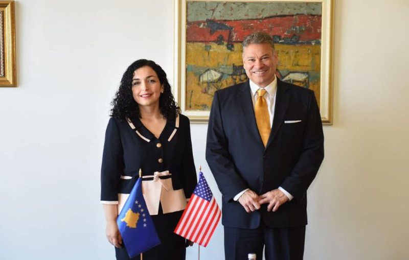 Një ditë para takimit të Ohrit, Esobar vizitë në zyrën e Osmanit