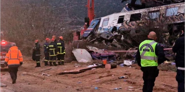 Aksident tragjik në Greqi, përplasen dy trena gjatë natës, 32 të vdekur
